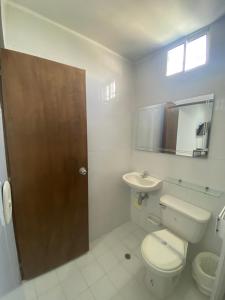 a bathroom with a toilet and a sink at 22 Guest House in Santa Marta
