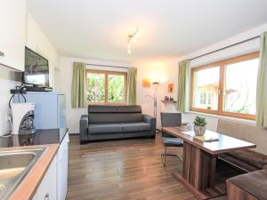 Kuchyň nebo kuchyňský kout v ubytování Apartment Barbara-1 by Interhome