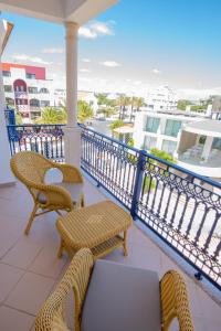 Un balcón o terraza de Charm Apartment T2 All With Big Terrace Albufeira Self check-in