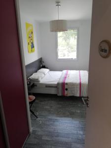 a bedroom with a bed and a window at coin de paradis 3 chambres in Fouras