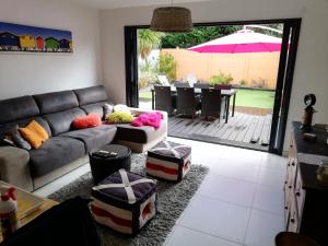 a living room with a couch and a table with an umbrella at coin de paradis 3 chambres in Fouras