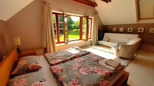 Ένα ή περισσότερα κρεβάτια σε δωμάτιο στο Brusna Farmhouse