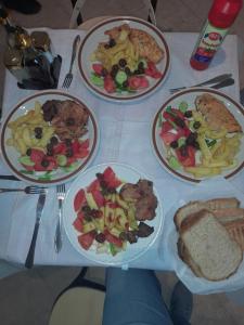 Imagen de la galería de Guest House Ani, en Gjirokastra 62 fotos más