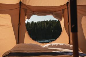 Voodi või voodid majutusasutuse Hôtel UNIQ - Forêt Ô Cascades toas