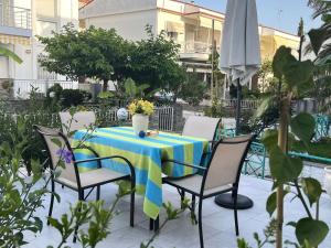 Κήπος έξω από το Smaragdi Apartment