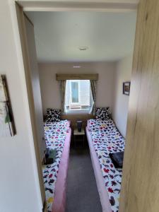 G & M Static Caravan Edinburgh客房内的一张或多张床位