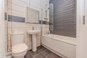 Bathroom sa Spacious 1 Bedroom Flat Central Brighton Location