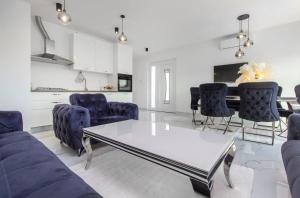 Et tv og/eller underholdning på L&A Luxury Villa