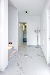 Et badeværelse på L&A Luxury Villa