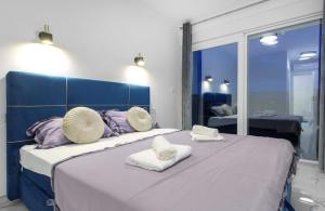 En eller flere senge i et værelse på L&A Luxury Villa + 67 billeder