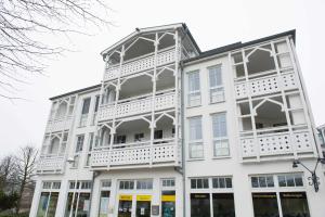 Fotografie z fotogalerie ubytování Seepark Sellin - Haus Südperd Ferienwohnung 721 Südostbalkon v destinaci Ostseebad Sellin + 21 fotografií