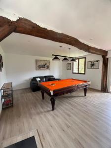 a living room with a pool table in it at Au relais des diligences in Mézières-en-Vexin