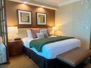 a bedroom with a large bed with two lamps at MGM Studio Suite with POOL VIEW Tower 1 in Las Vegas