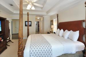 Postel nebo postele na pokoji v ubytování A Tropical Breeze by Pristine Properties Vacation Rentals