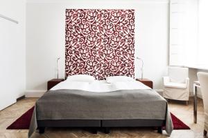 سرير أو أسرّة في غرفة في Hotel Weitzer Graz - Centre of Graz