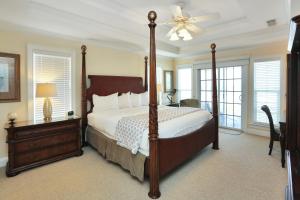 Postel nebo postele na pokoji v ubytování A Tropical Breeze by Pristine Properties Vacation Rentals