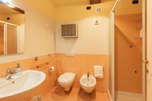 Et badeværelse på Bellagio Beautiful Oasi + 19 billeder