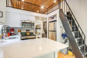 Gallery image of Monteagle Cabin with Swim Spa, Sauna and Fire Pit! in Monteagle