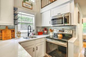 Gallery image of Monteagle Cabin with Swim Spa, Sauna and Fire Pit! in Monteagle +17 photos