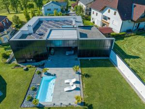 Bazén v ubytování Apartment SunBox nebo v jeho okolí
