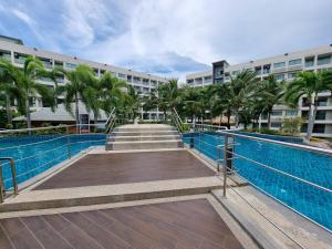 Bazén v ubytování Laguna beach condo resort 3 maldives pattaya pool view ลากูน่า บีช คอนโด รีสอร์ต 3 พัทยา nebo v jeho okolí