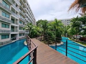 Bazén v ubytování Laguna beach condo resort 3 maldives pattaya pool view ลากูน่า บีช คอนโด รีสอร์ต 3 พัทยา nebo v jeho okolí
