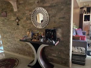 Μια τηλεόραση ή/και κέντρο ψυχαγωγίας στο Golf compound