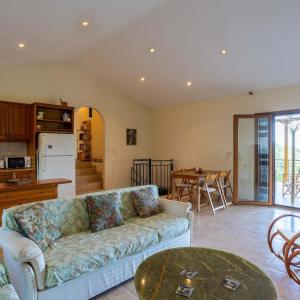 een woonkamer met een bank en een tafel bij Marva Residence - comfortable 8-person retreat in Nerómilos