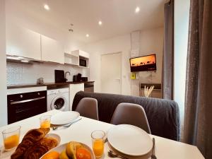 a table with plates of food on it in a kitchen at L'Oasis - Home Homy in Carhaix-Plouguer