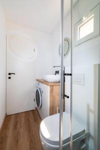 a bathroom with a toilet and a sink at Luna Maris in Drage