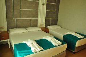 Postel nebo postele na pokoji v ubytování Side Yeşilöz Hotel