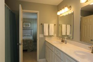 Kamar mandi di One More Time Again by Pristine Properties Vacation Rentals