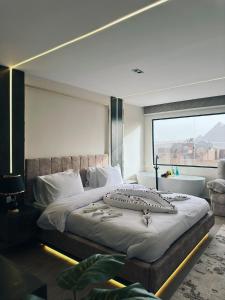 Postel nebo postele na pokoji v ubytování Crowne Pyramids View inn