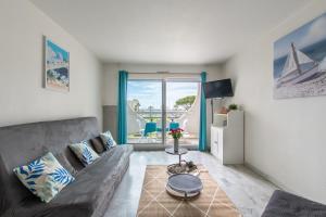 Gallery image of Spacieux studio cabine-Parking gratuit-Clim-Proche centre & Mer-Vue Port LGM in La Grande-Motte