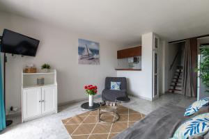 Gallery image of Spacieux studio cabine-Parking gratuit-Clim-Proche centre & Mer-Vue Port LGM in La Grande-Motte