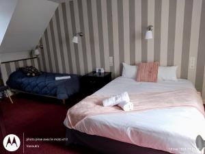 Postel nebo postele na pokoji v ubytování Hôtel de l'Espérance