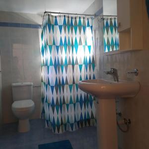 Koupelna v ubytování Evdokia's Samos Home