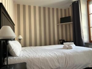 Postel nebo postele na pokoji v ubytování Hôtel de l'Espérance