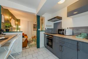 Kuchyň nebo kuchyňský kout v ubytování Hédoné by Kleidos - Bel appartement dans le centre de Château-Thierry