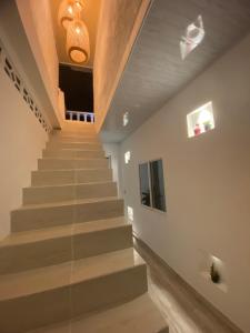 a staircase in a house with a wooden ceiling at Cabaña Aldea Santorini in Doradal