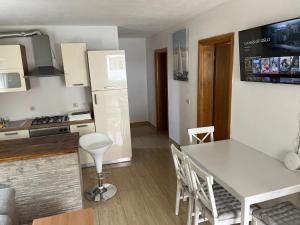 Kuchyňa alebo kuchynka v ubytovaní Apartman Vučemil