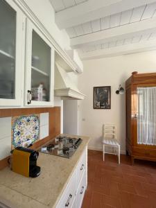 A kitchen or kitchenette at LA CONCHIGLIA - Sirolo Suite