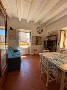 A seating area at LA CONCHIGLIA - Sirolo Suite