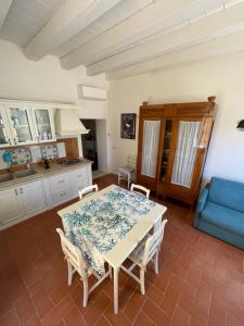A kitchen or kitchenette at LA CONCHIGLIA - Sirolo Suite