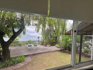 O grădină în afara Mountain View Cottage Bhurban