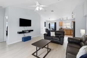 a living room with leather furniture and a flat screen tv at Villa Del Sol in Davenport