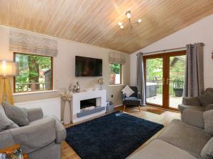 a living room with two couches and a fireplace at Footprints Lodge in Windermere