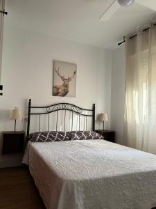 A bed or beds in a room at Villa Alicia