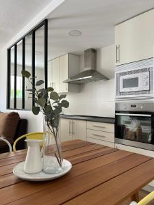 A kitchen or kitchenette at Villa Alicia