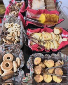 Makanan di atau berdekatan rumah tamu ini